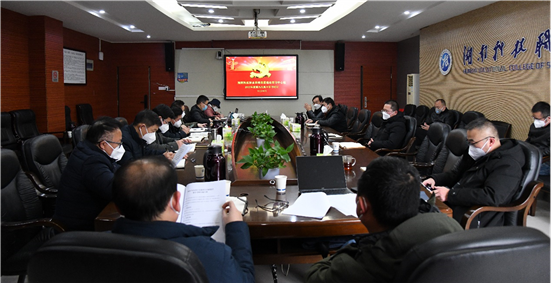 学校党委理论中心组举行2022年度第九次集中研讨学习