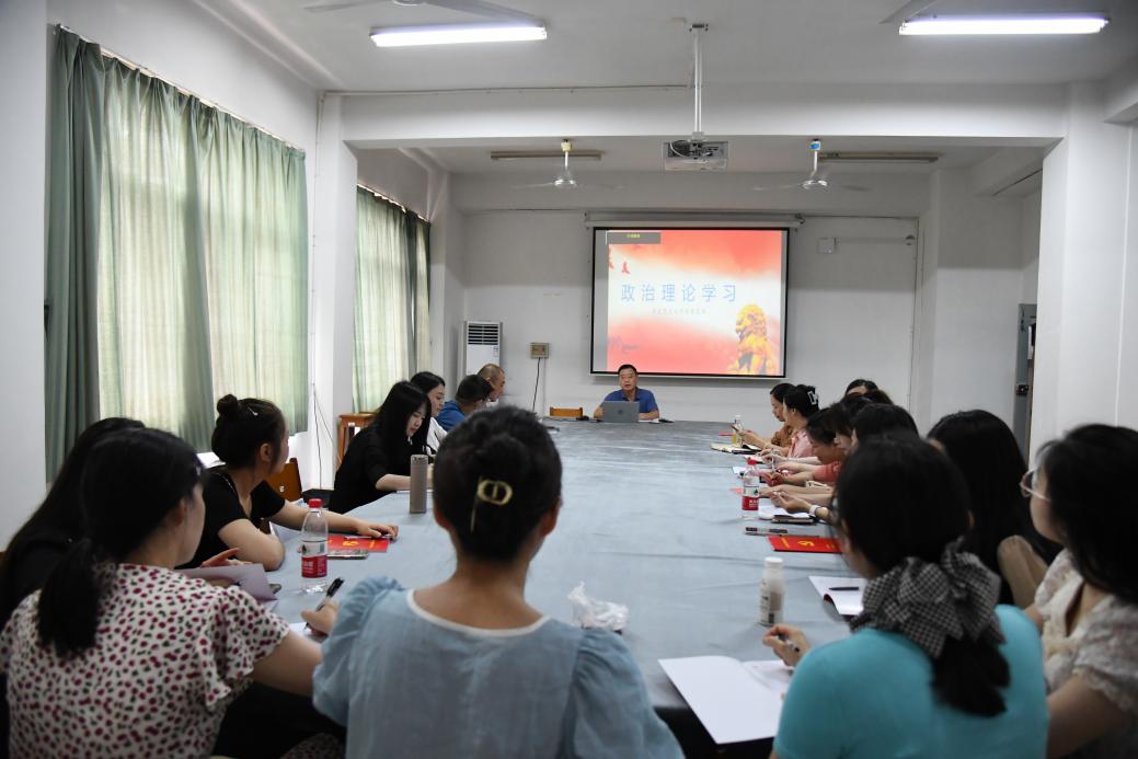 谭乐平给马克思主义学院全体党员教师讲授主题教育专题党课